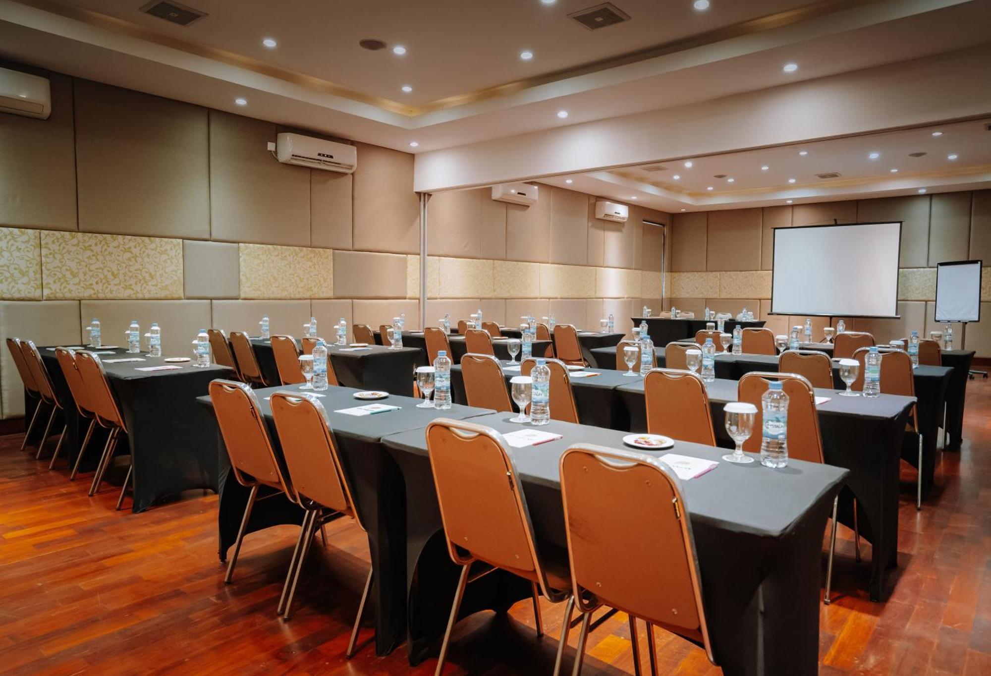 Praja Hotel Denpasar Esterno foto